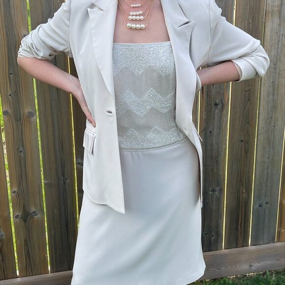 NWOT, hard/clam shell/wristlet/cross body purse/bag, champagne colour, crystals - Picture 7 of 13